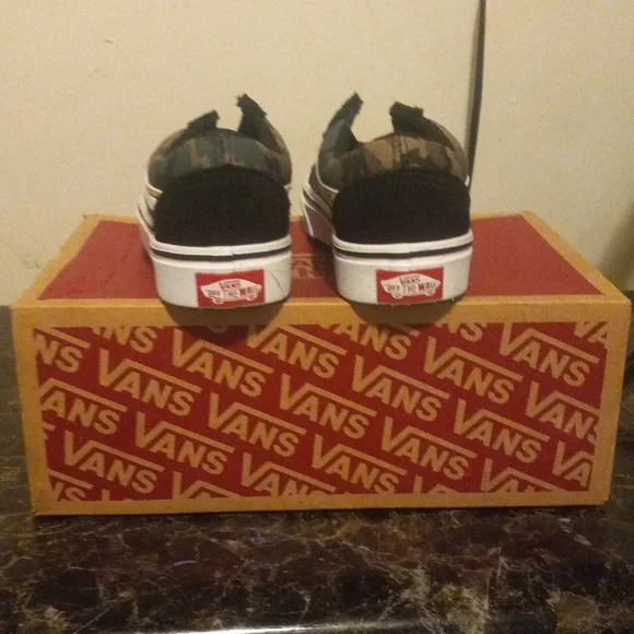 VANs - Picture 3 of 3